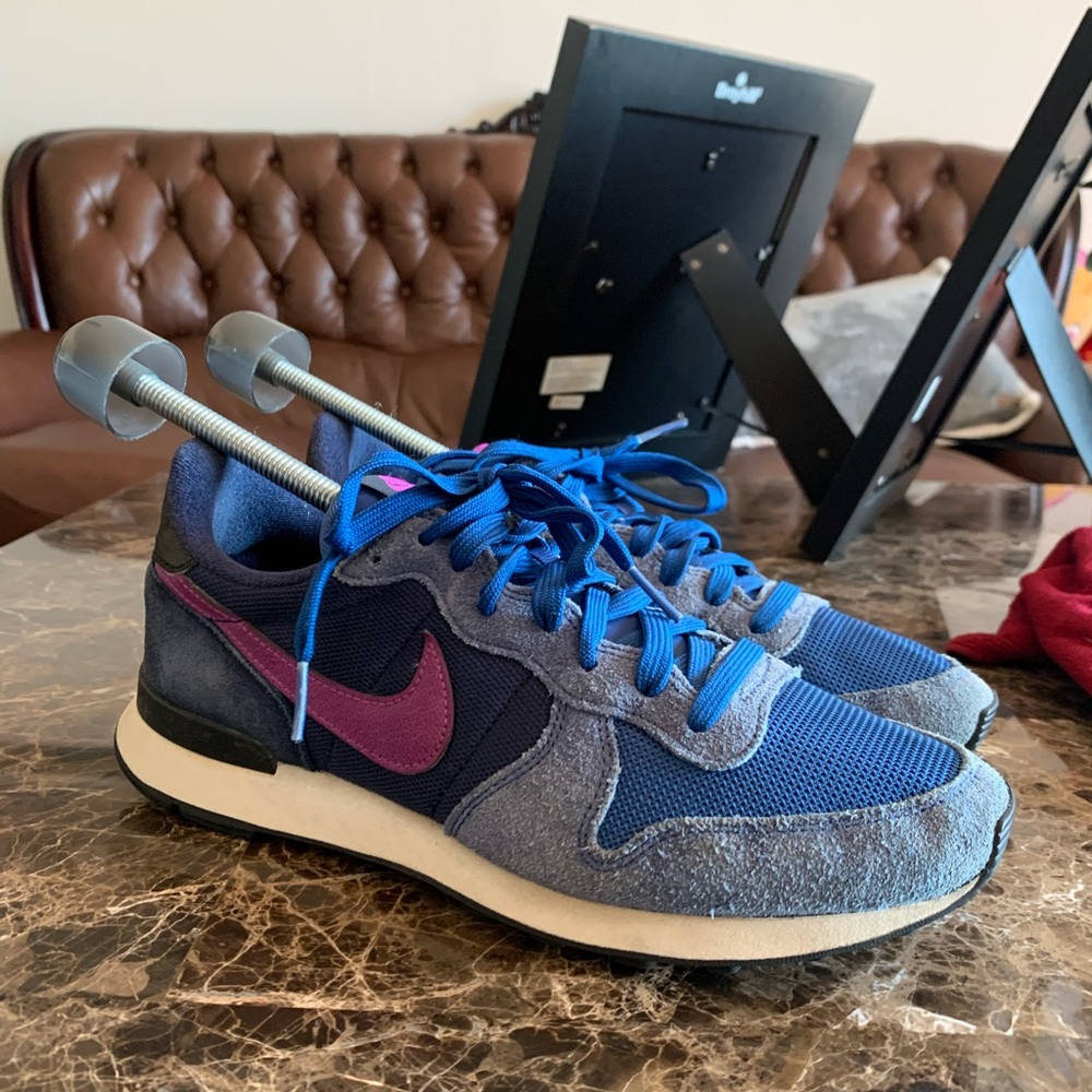 Nike Women's Internationalist 629684-405 Blue Wafer Running Shoe Size 9